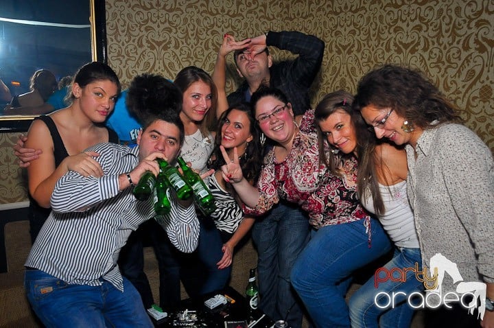 Petrecere în Club Life, 