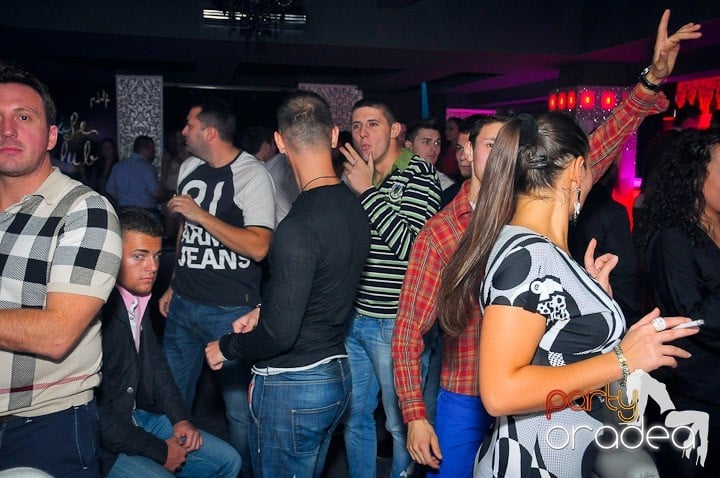 Petrecere în Club Life, 