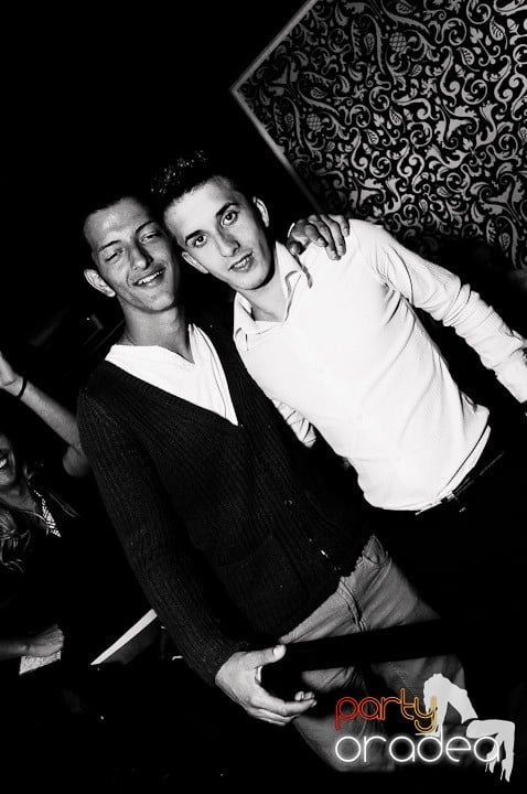 Petrecere în Club Life, 