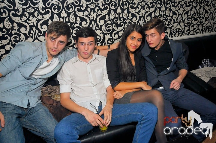 Petrecere în Club Life, 