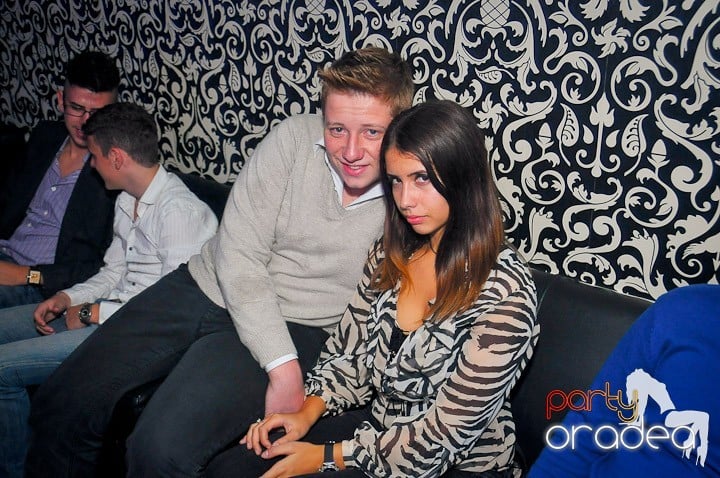 Petrecere în Club Life, 