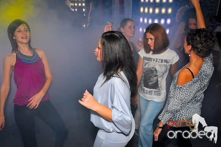 Petrecere în Club Life, 