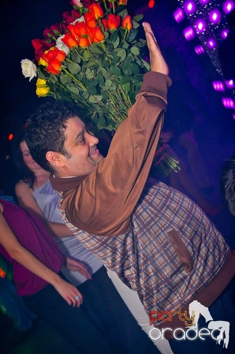 Petrecere în Club Life, 