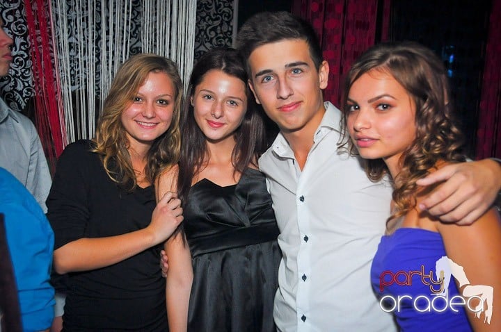 Petrecere în Club Life, 