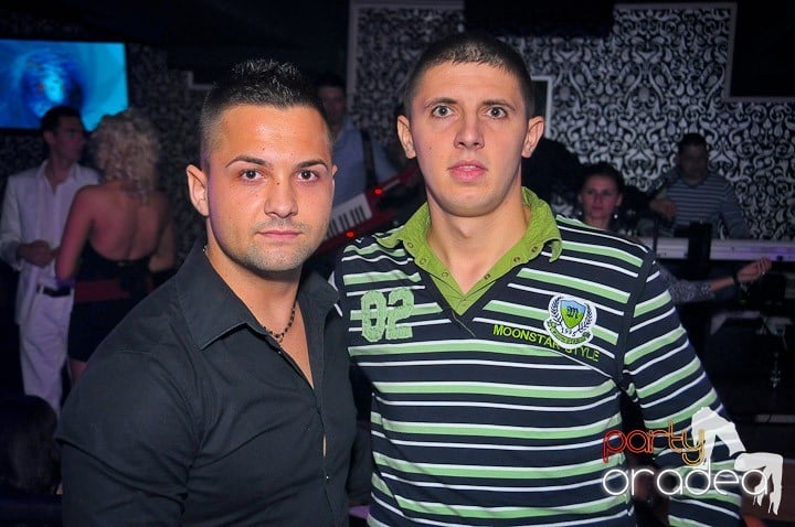 Petrecere în Club Life, 