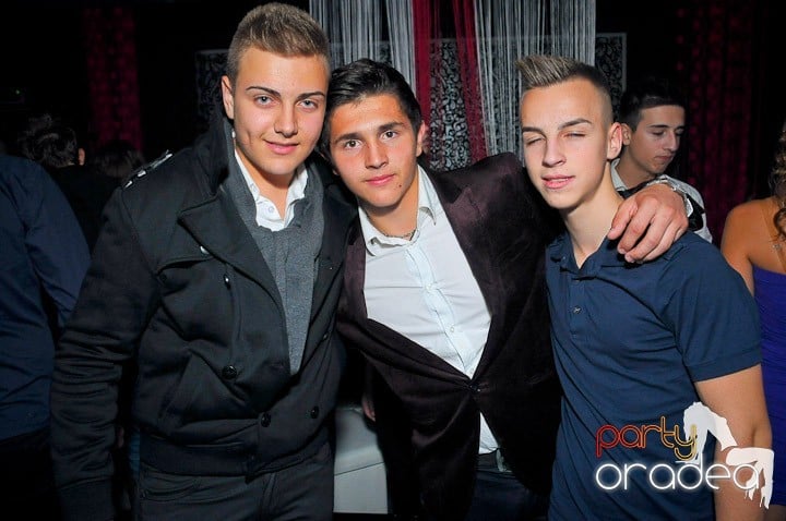 Petrecere în Club Life, 
