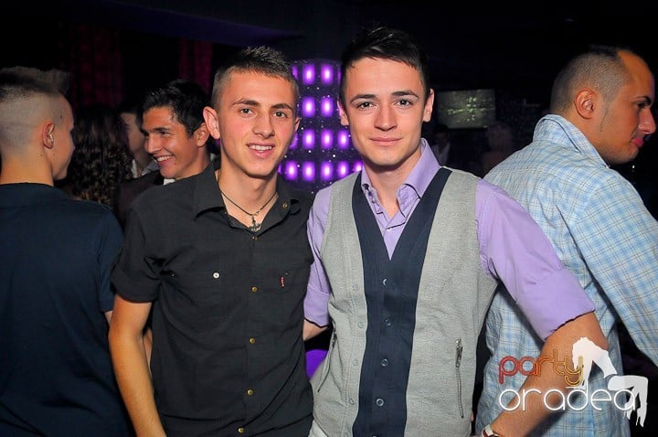 Petrecere în Club Life, 