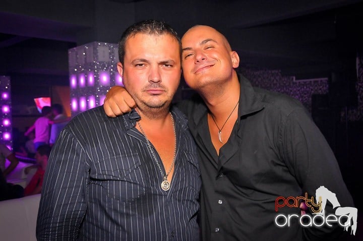 Petrecere în Club Life, 