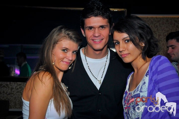 Petrecere în Club Life, 