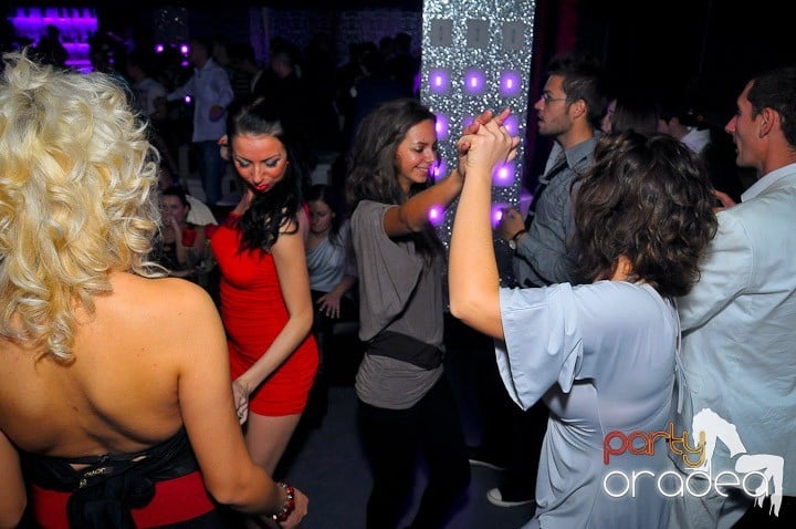 Petrecere în Club Life, 