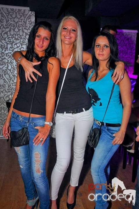 Petrecere în Club Life, 