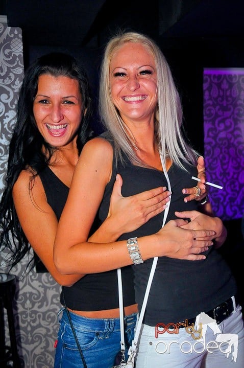 Petrecere în Club Life, 