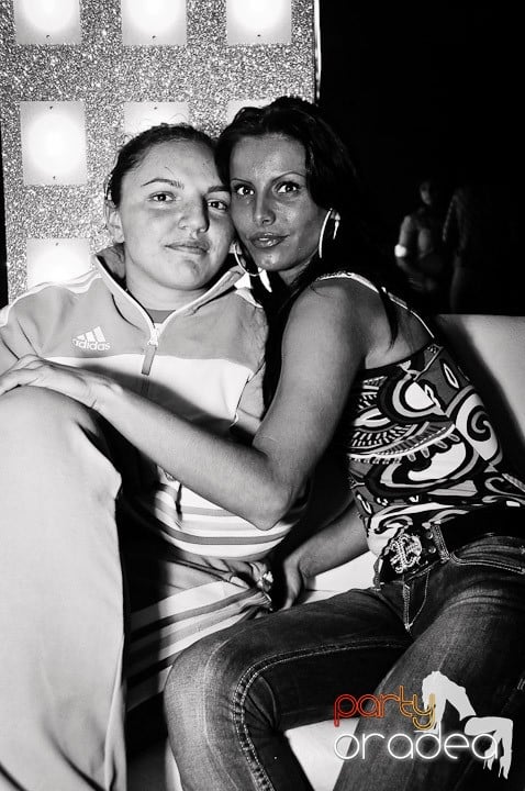 Petrecere în Club Life, 