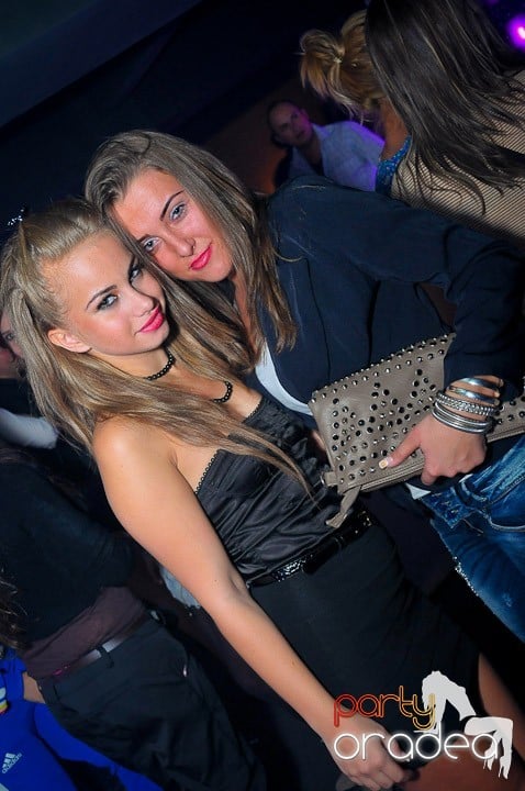 Petrecere în Club Life, 