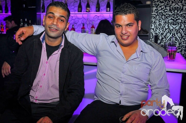 Petrecere în Club Life, 