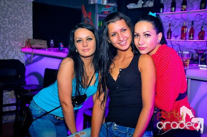 Petrecere în Club Life, 