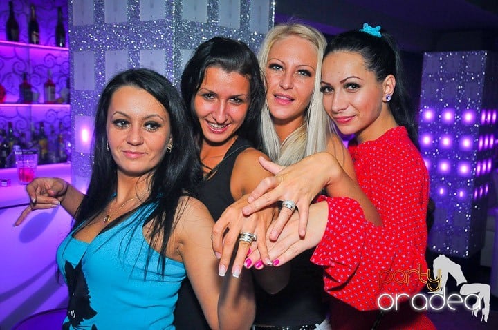 Petrecere în Club Life, 