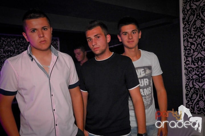 Petrecere în Club Life, 