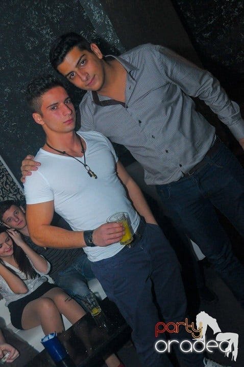 Petrecere în Club Life, 