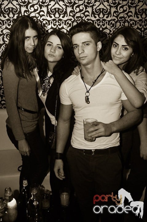 Petrecere în Club Life, 