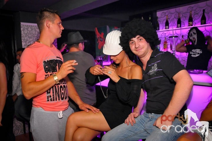 Petrecere în Club Life, 