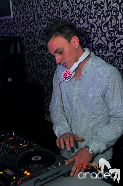 Petrecere în Club Life, 