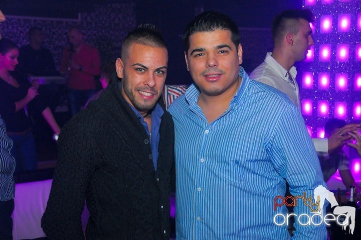 Petrecere în Club Life, 