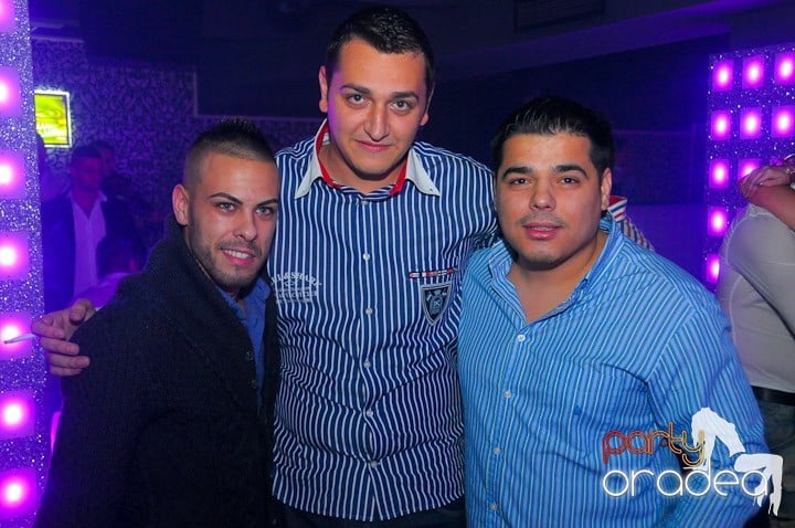 Petrecere în Club Life, 