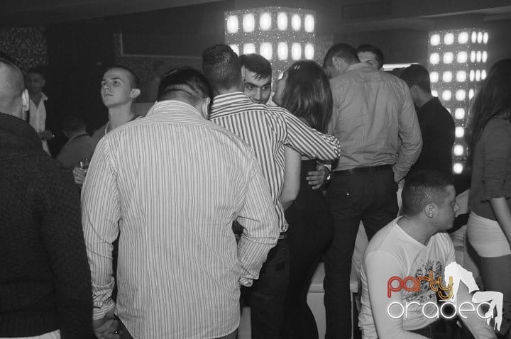 Petrecere în Club Life, 