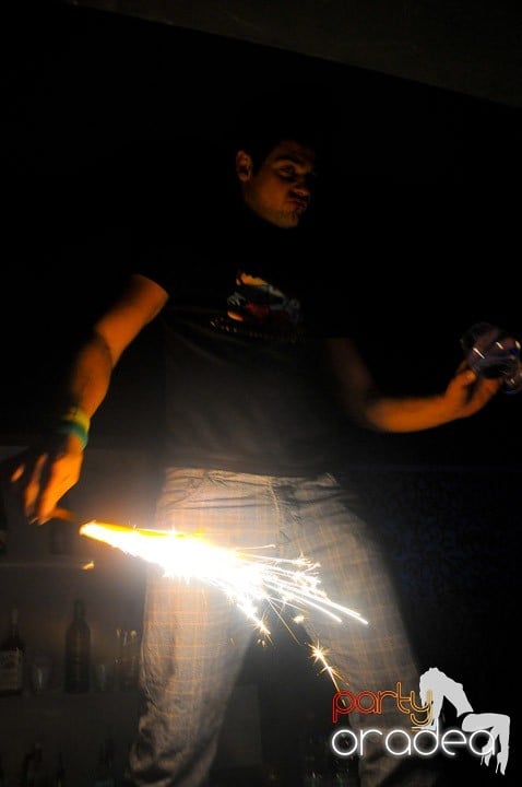 Petrecere în Club Life, 
