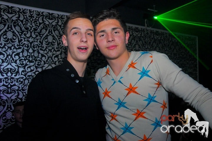 Petrecere în Club Life, 