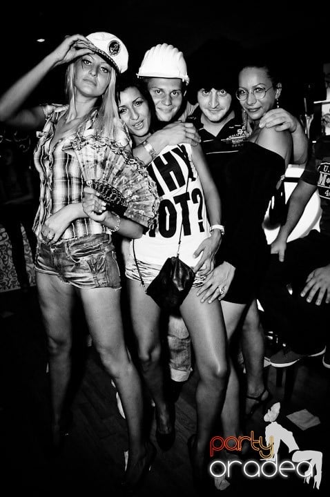 Petrecere în Club Life, 