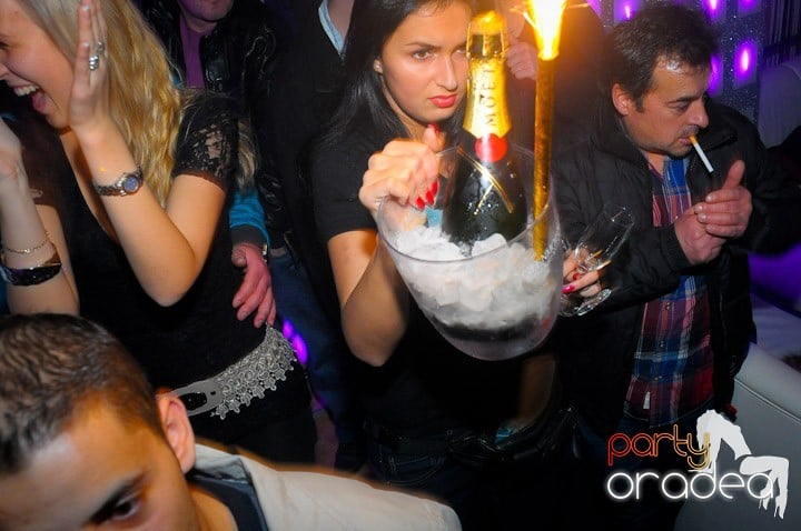 Petrecere în Club Life, 