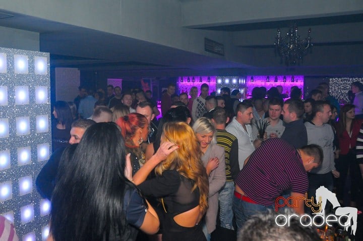 Petrecere în Club Life, 
