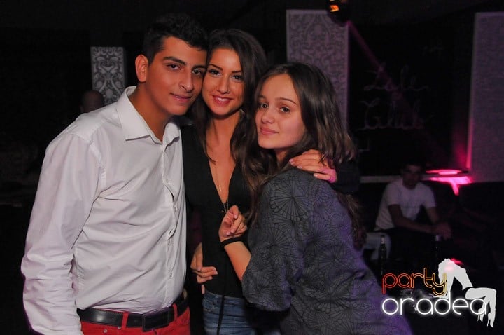 Petrecere în Club Life, 