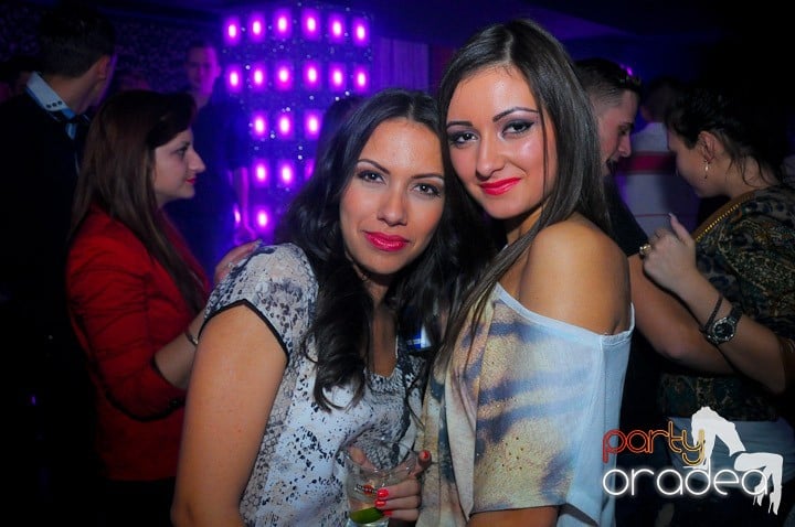 Petrecere în Club Life, 