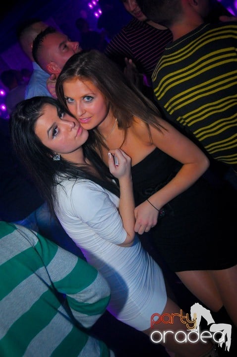 Petrecere în Club Life, 