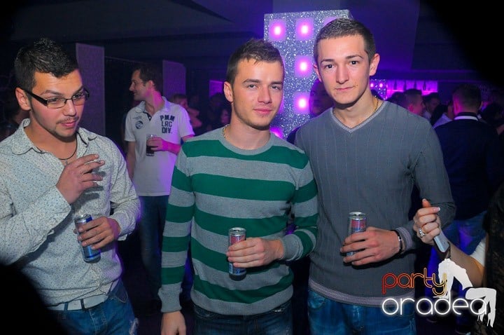 Petrecere în Club Life, 