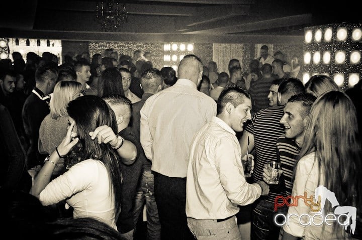 Petrecere în Club Life, 