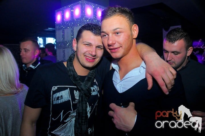 Petrecere în Club Life, 