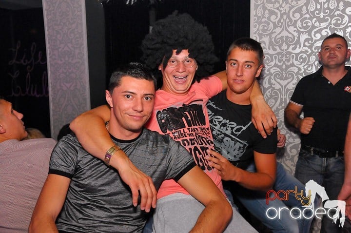 Petrecere în Club Life, 
