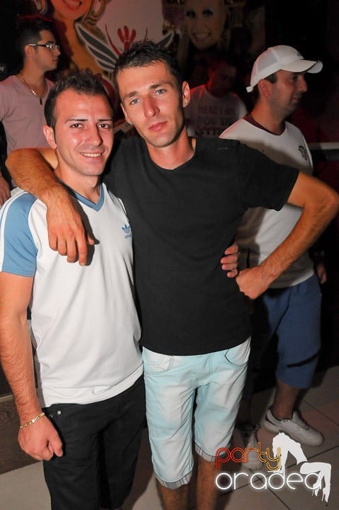 Petrecere în Club Rio, 