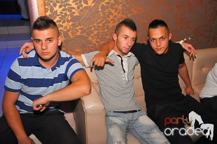 Petrecere în Club Rio, 