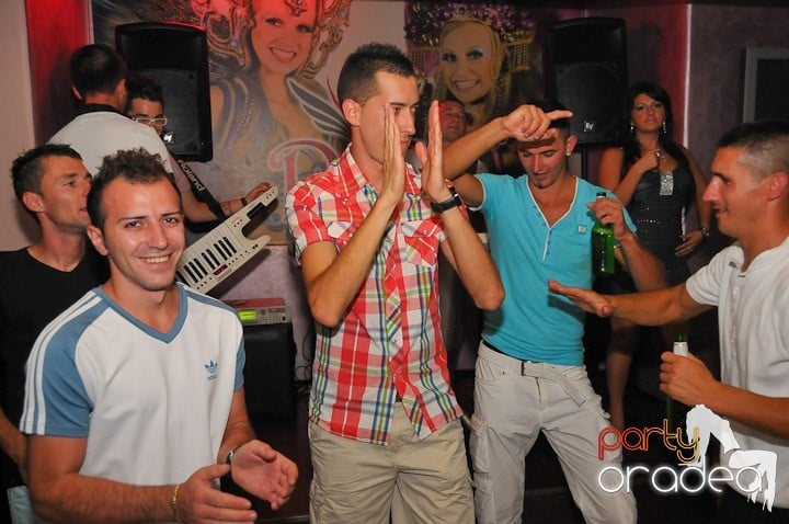 Petrecere în Club Rio, 