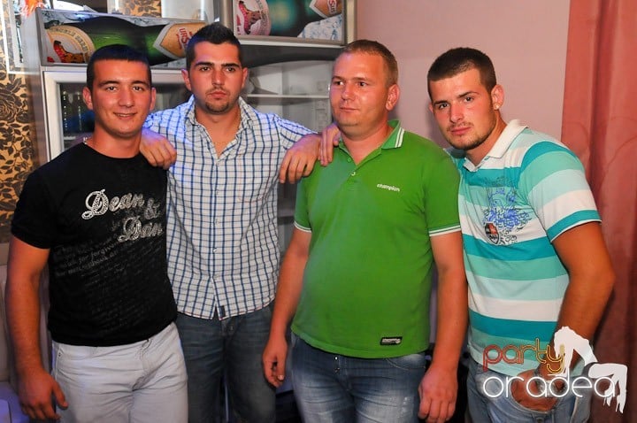 Petrecere în Club Rio, 