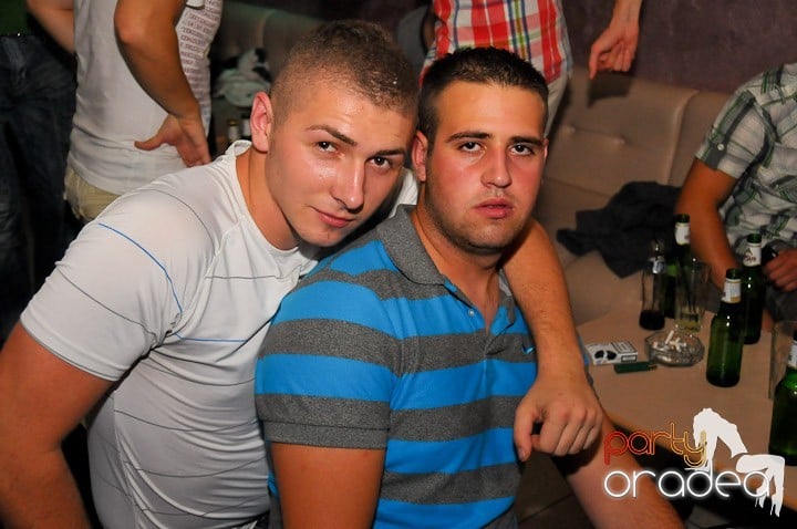 Petrecere în Club Rio, 