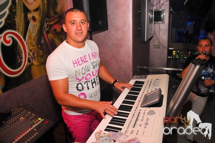 Petrecere în Club Rio, 