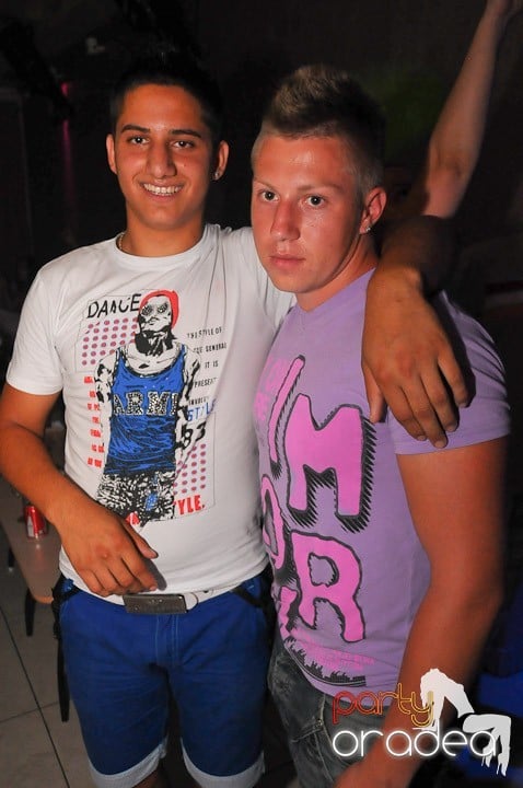 Petrecere în Club Rio, 