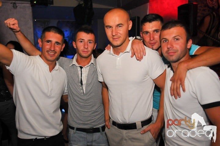 Petrecere în Club Rio, 