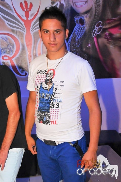 Petrecere în Club Rio, 